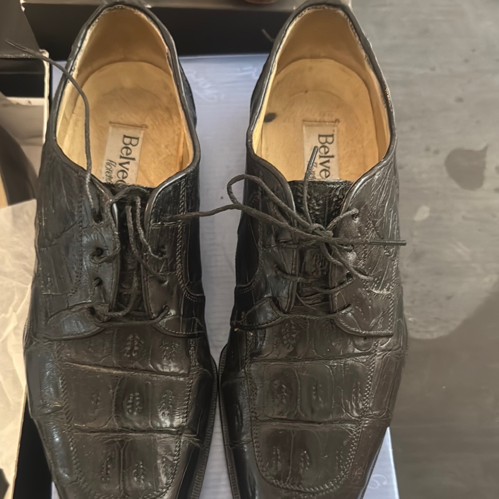Black Leather Oxford Shoes with Cap Toe